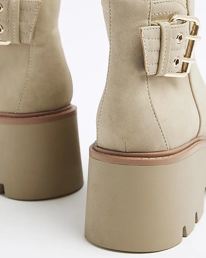 Beige buckle detail chelsea boots